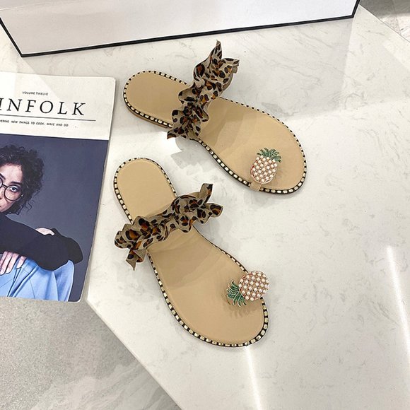 Pineapple Pearl Flat Slide Toe-Ring Sandal in Leopard Print - Picture 2 of 4